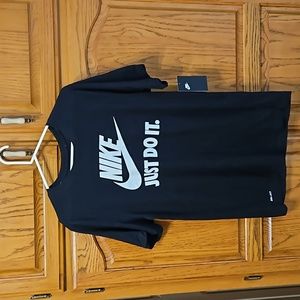 NIKE MEN SIZE L T SHIRT